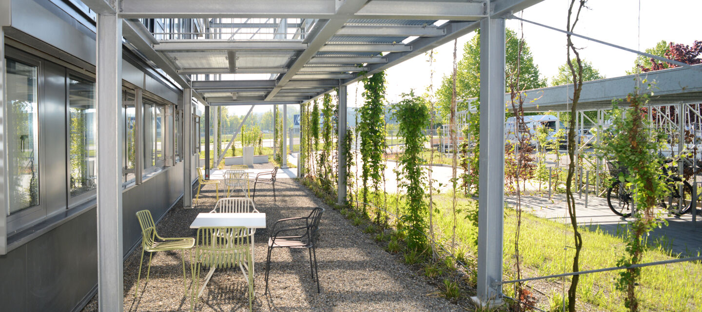 Engineered steel structure providing a shaded outdoor space, demonstrating Cteam's industrial construction solutions. Engineered steel structure providing a shaded outdoor space, demonstrating Cteam's industrial construction solutions.
