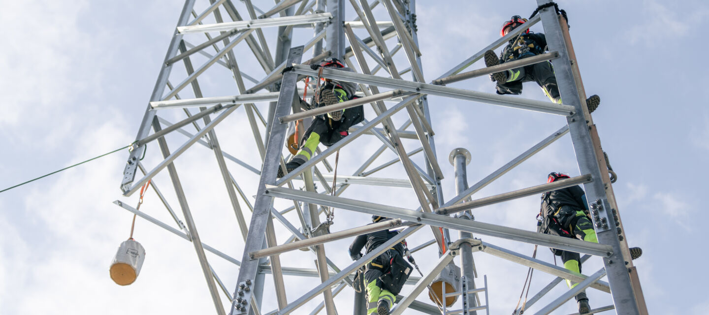 Monteure von Cteam bei der Errichtung eines Telekommunikationsturms Monteure von Cteam bei der Errichtung eines Telekommunikationsturms