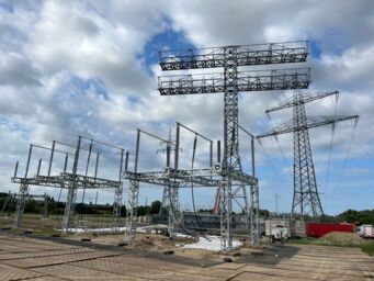 Hochspannungsanlagenbau: Neubau einer Freileitungsanlage mit Gittermasten und Isolatoren durch Cteam. Hochspannungsanlagenbau: Neubau einer Freileitungsanlage mit Gittermasten und Isolatoren durch Cteam.
