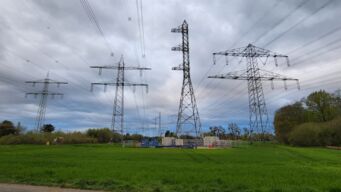 Starke Verbindungen: Freileitungen und Masten für zuverlässige Energieübertragung. Cteam. Starke Verbindungen: Freileitungen und Masten für zuverlässige Energieübertragung. Cteam.