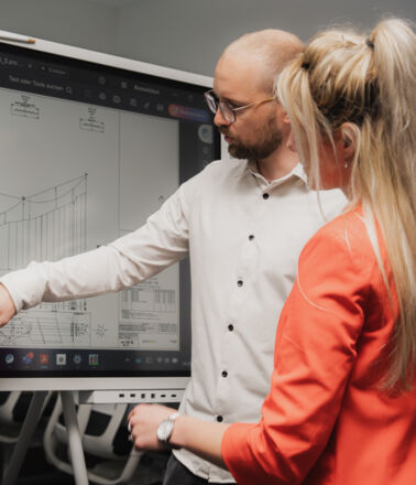 Cteam Ingenieure besprechen technische Planungen für Anlagenbauprojekte. Cteam Ingenieure besprechen technische Planungen für Anlagenbauprojekte.