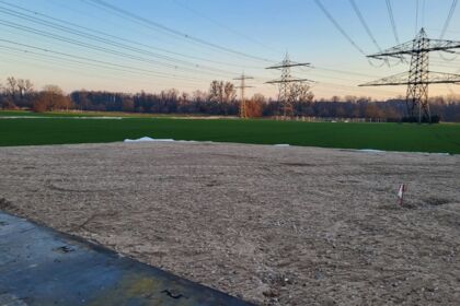 Geländeerschließung und Stromleitungen im Bereich von Freileitungsbau und Energieinfrastruktur. Geländeerschließung und Stromleitungen im Bereich von Freileitungsbau und Energieinfrastruktur.