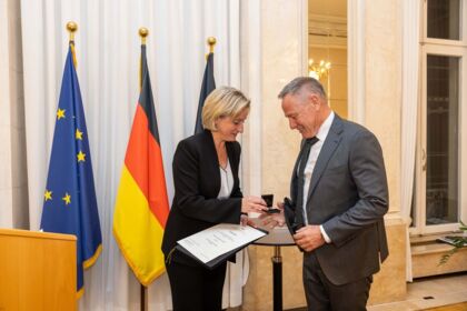 Wirtschaftsmedaille_Übergabe