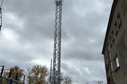 Gittermast für Telekommunikation und angrenzende Energieanlagen, gebaut von Cteam. Gittermast für Telekommunikation und angrenzende Energieanlagen, gebaut von Cteam.