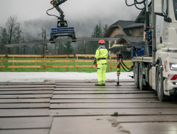 Cteam infrastructure construction using crane for material handling on temporary access mats. Cteam infrastructure construction using crane for material handling on temporary access mats.