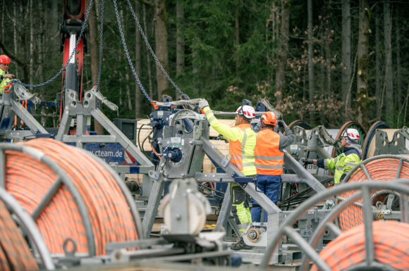 Cteam crew working on cable installation for infrastructure projects. Cteam crew working on cable installation for infrastructure projects.